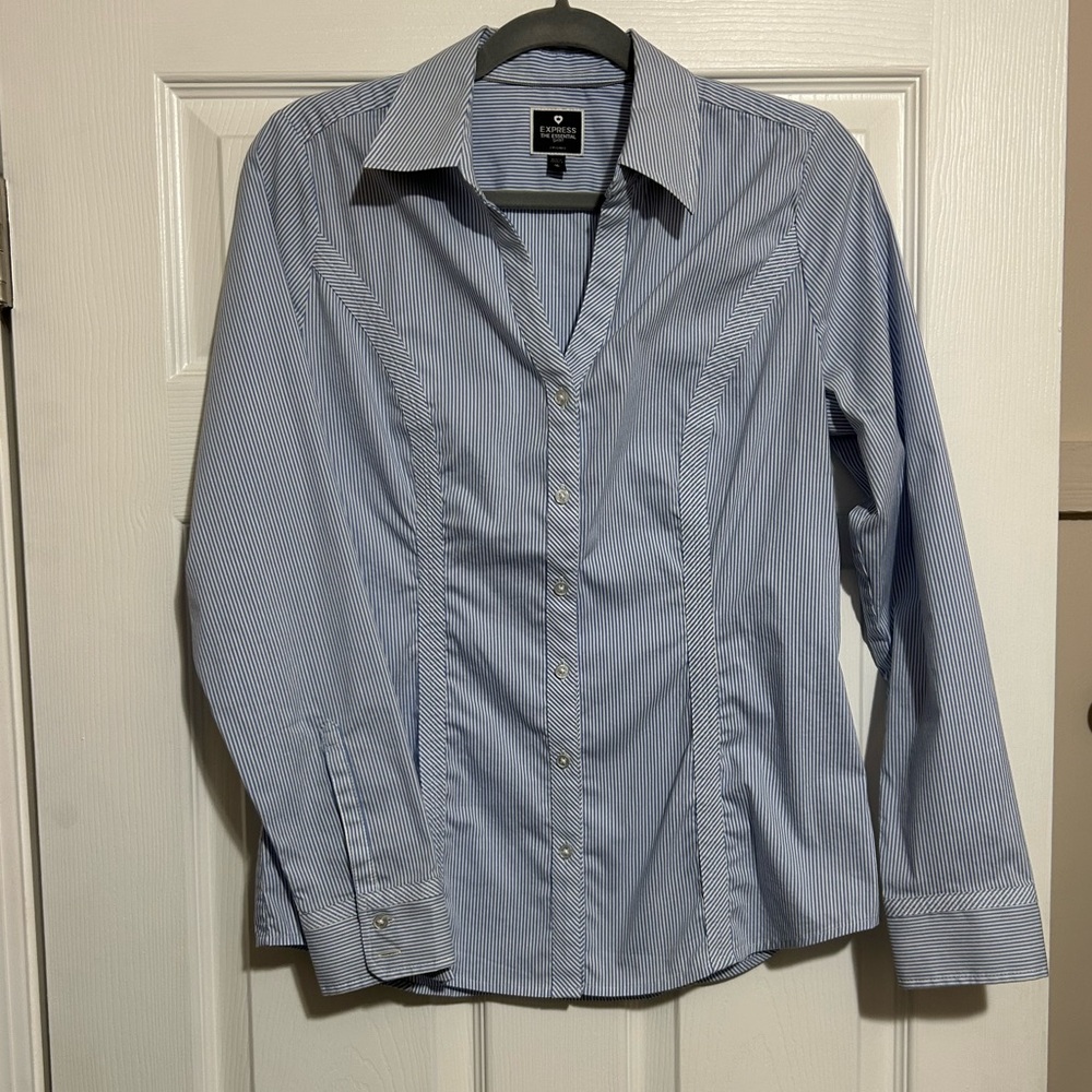 NWOT Express essential button down shirt, size M